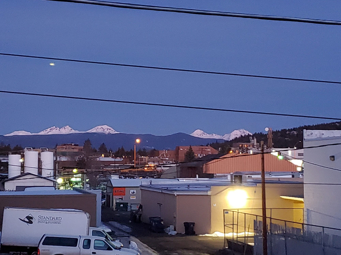 Others 5, Motel West, Deschutes