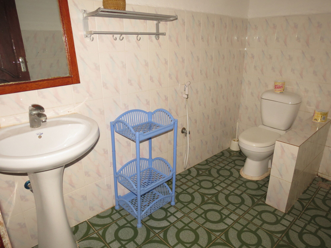 Bathroom 3, Zeru Zeru, Kati