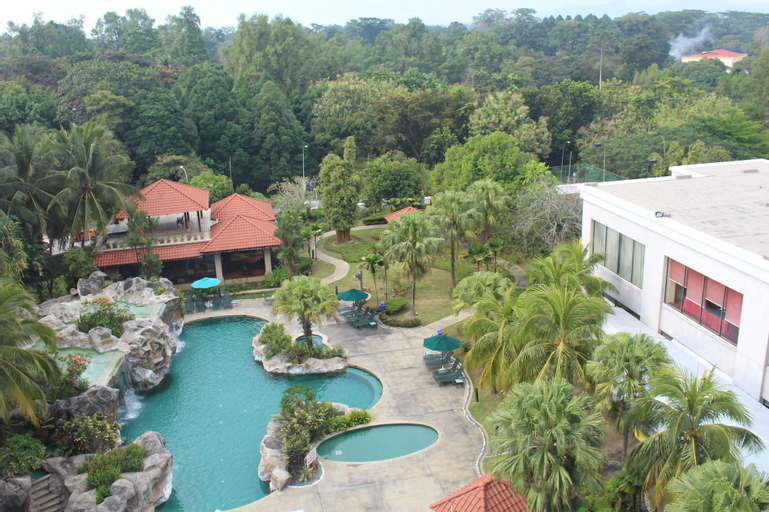 Exterior & Views 12