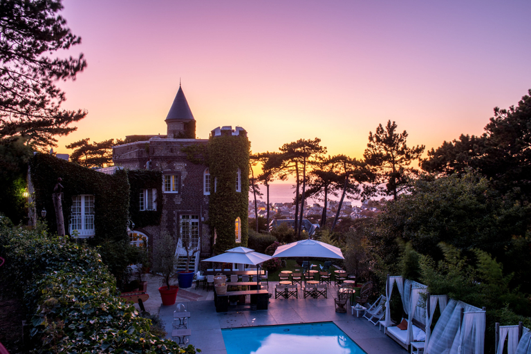 Exterior & Views