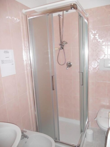 Bathroom 2, Hotel Emilia, Rimini