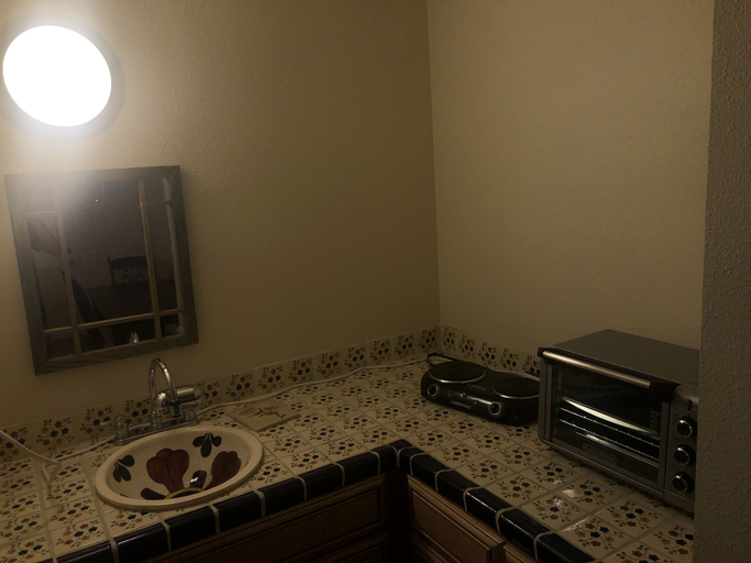 Bathroom 5, National 9 Inns, Kern