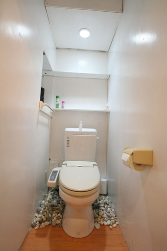 Bathroom 3, Pokapokahotel, Osaka