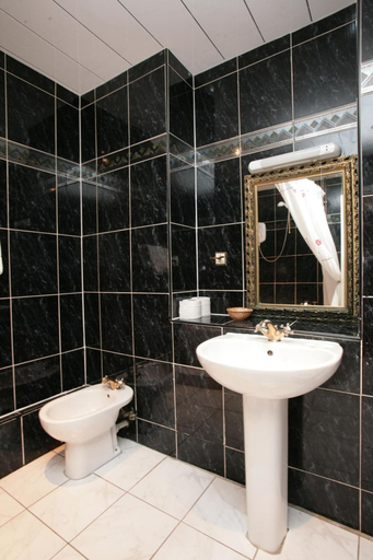 Bathroom 3, Clifton Hotel, Glasgow