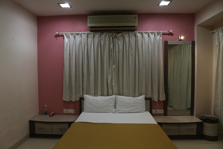 Bedroom 4, Hotel Beach Classic, Palghar