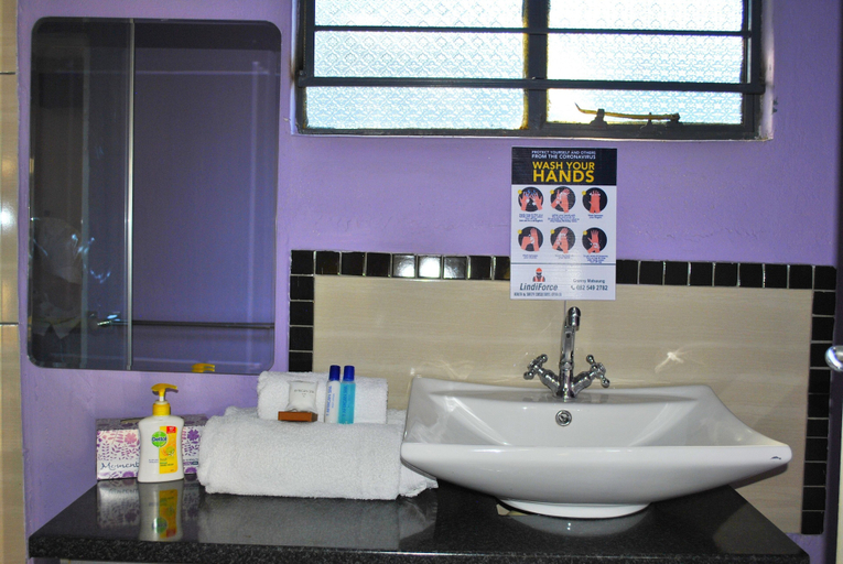 Bathroom 5, Lapologa Bed and Breakfast, Mopani