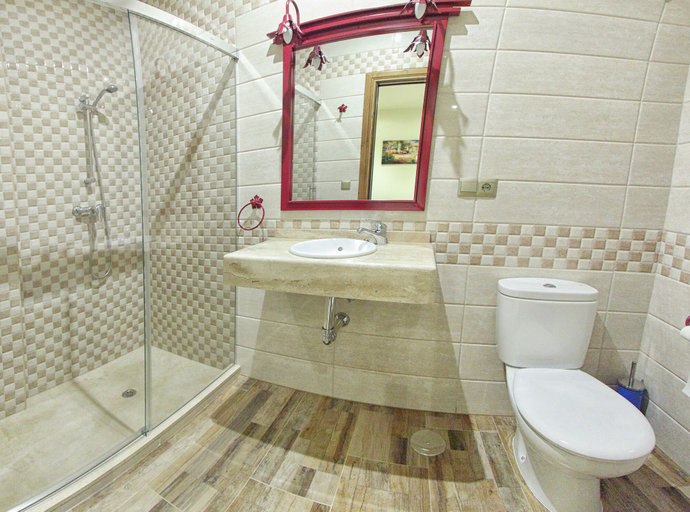 Bathroom 5, Hostal Garlu, Córdoba