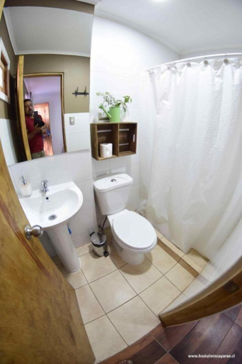 Bathroom, Hotel Wincayaren, Linares