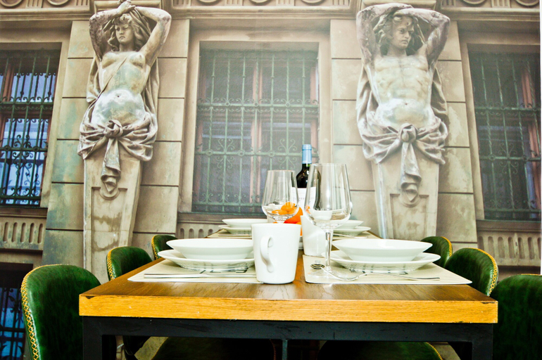 Food & Drinks, NineSuites, Sevilla