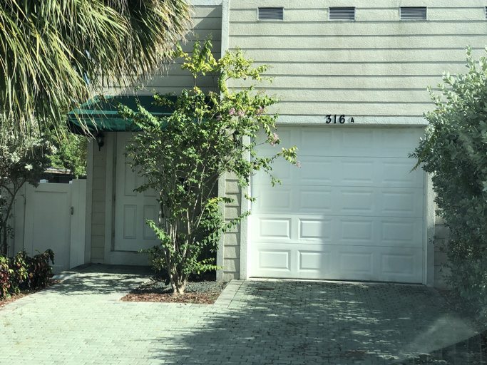 Exterior & Views, Condo in Fort Lauderdale, Broward