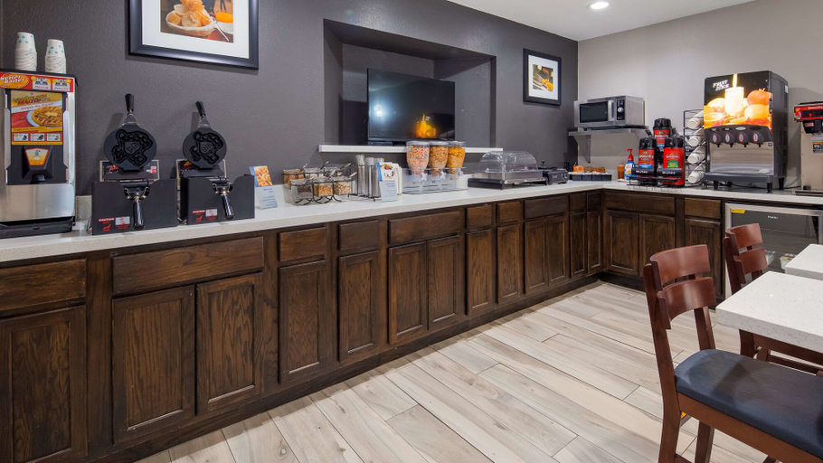 Food & Drinks 5, Best Western Executive Inn, Harrison
