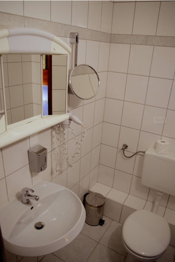 Bathroom 5, City Hotel am Kurfürstendamm, Berlin
