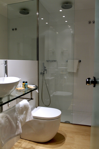Bathroom 5, ibis Styles Figueres Ronda, Girona