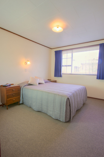 Bedroom 4, AAA Thames Court Motel, Waitaki