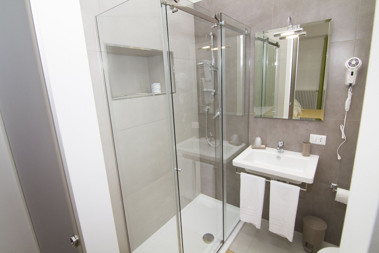 Bathroom 5, Al Bastione Relais, Bari