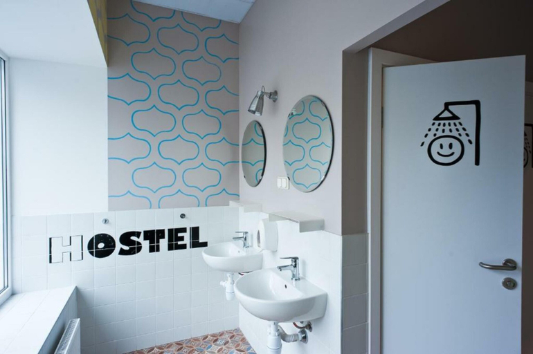 Bathroom 3, Hostel Friends Graffiti, Sankt-Peterburg gorsovet