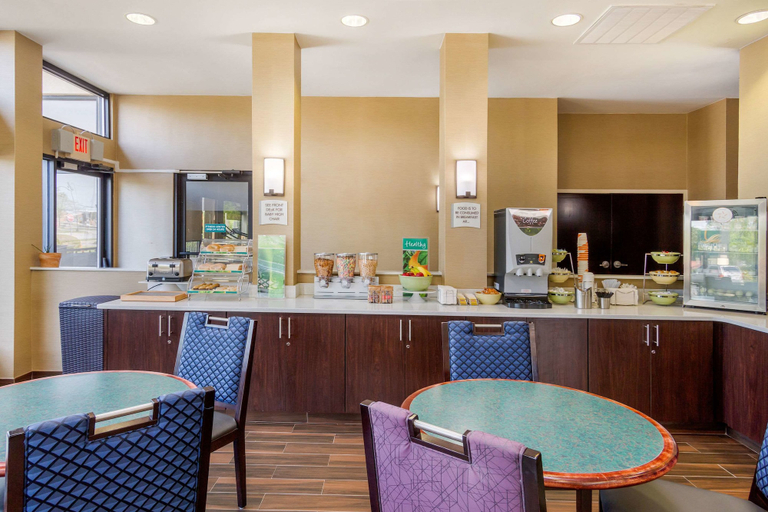 Food & Drinks 5, Quality Inn & Suites Olde Town, Portsmouth
