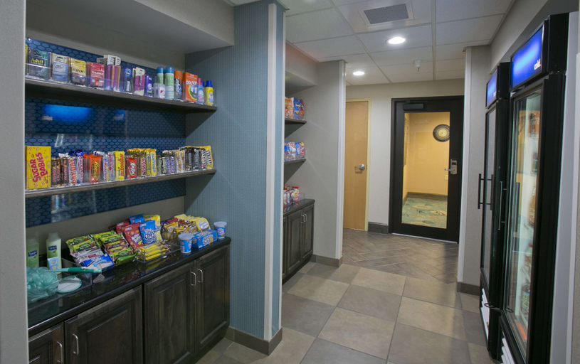 Food & Drinks 5, Hampton Inn & Suites Wiggins, Stone