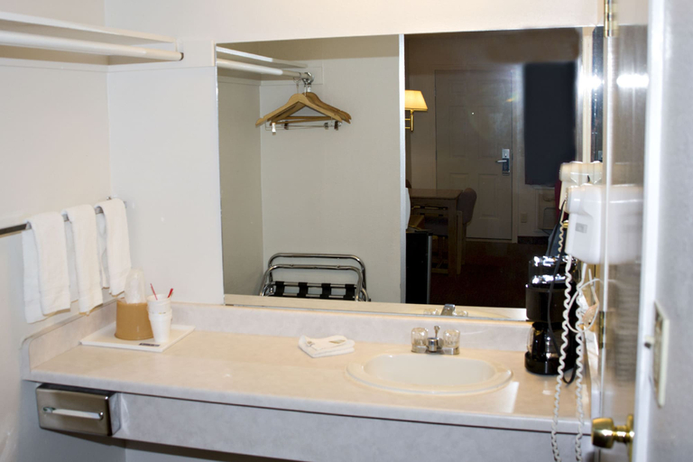 Bathroom 4, Econo Lodge Hurricane Zion Park Area, Washington