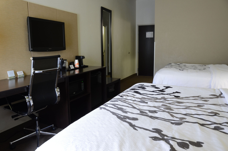 Bedroom 3, Sleep Inn & Suites Cave City, Barren