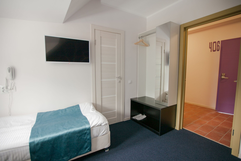 Bedroom 2, Nicola Hotel, Water body