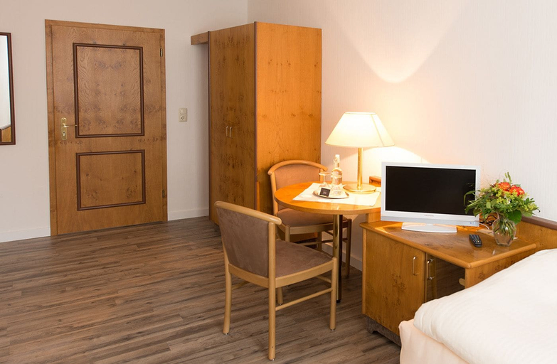 Bedroom 3, Altstadthotel und Restaurant Piazza, Ansbach