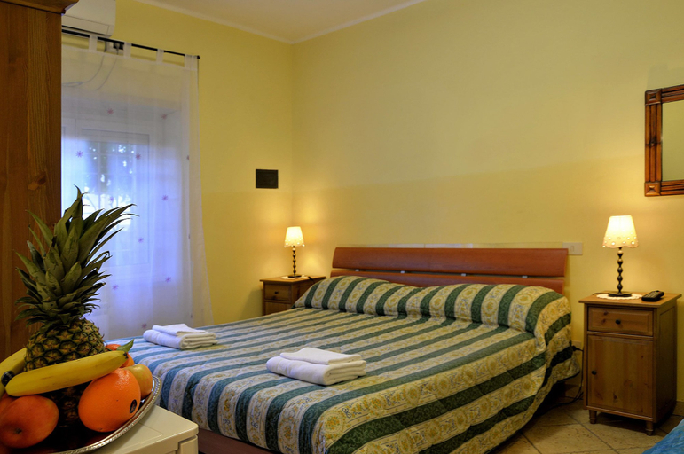 Bedroom 2, Le 4 Meraviglie, Rome
