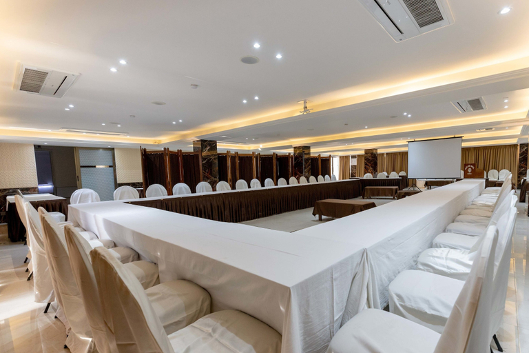 Food & Drinks 5, West End Hotel, Mumbai City