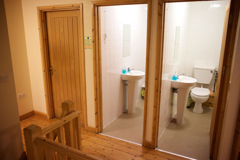 Bathroom, Gilfach Wen Barn, Carmarthenshire