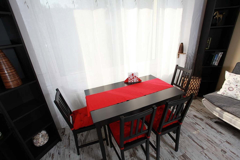 Others 5, Raya Maisonette, Stolichna