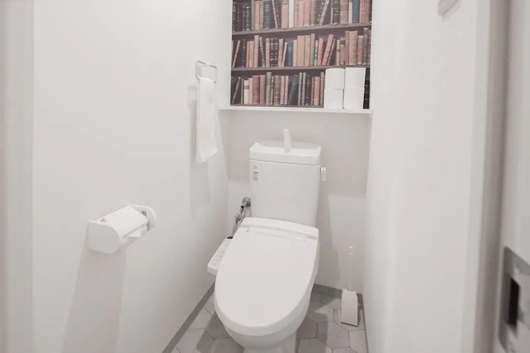 Bathroom 4, Hatch NAGAHORI 601, Osaka