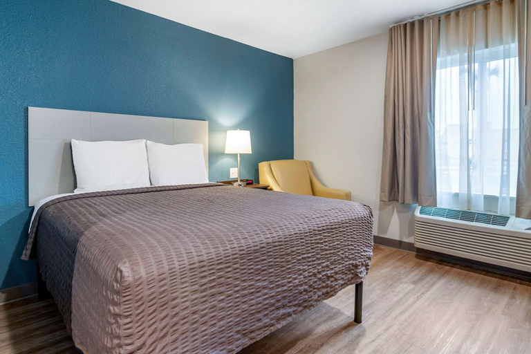 Bedroom 2, WoodSpring Suites Brunswick, Glynn