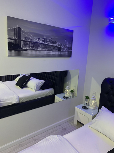 Bedroom 5, Spat Beach
