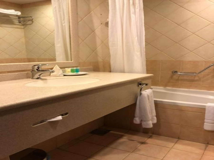 Bathroom 5, Golden Tulip Al Khobar, Al Khobar