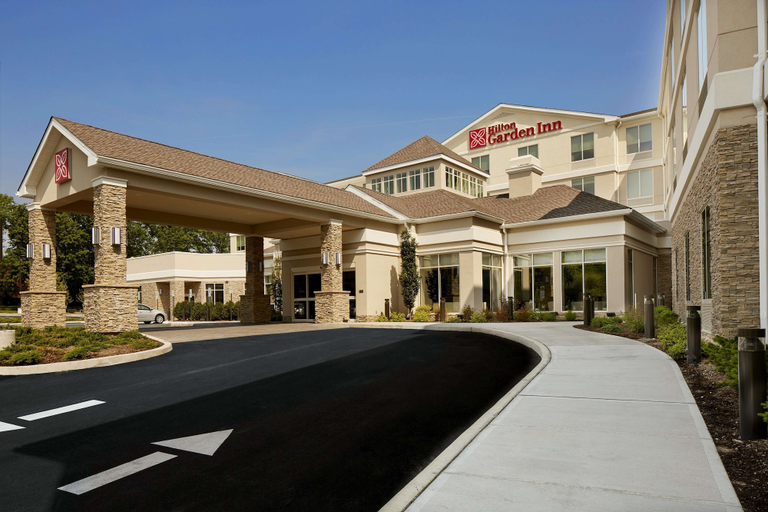Exterior & Views 2, Hilton Garden Inn Roslyn, Nassau