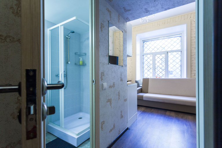 Bathroom 2, Guests Love Grodnensky, Sankt-Peterburg gorsovet