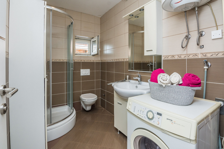 Bathroom, Apartments Filipovic, Vir