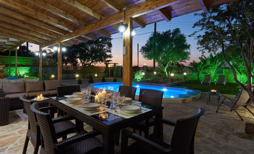 Food & Drinks 5, Feronia Villas, Crete