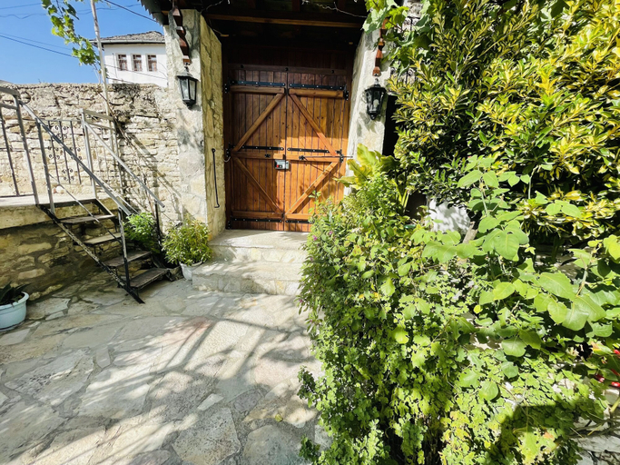 Exterior & Views 2, Denis Guest House, Gjirokastrës