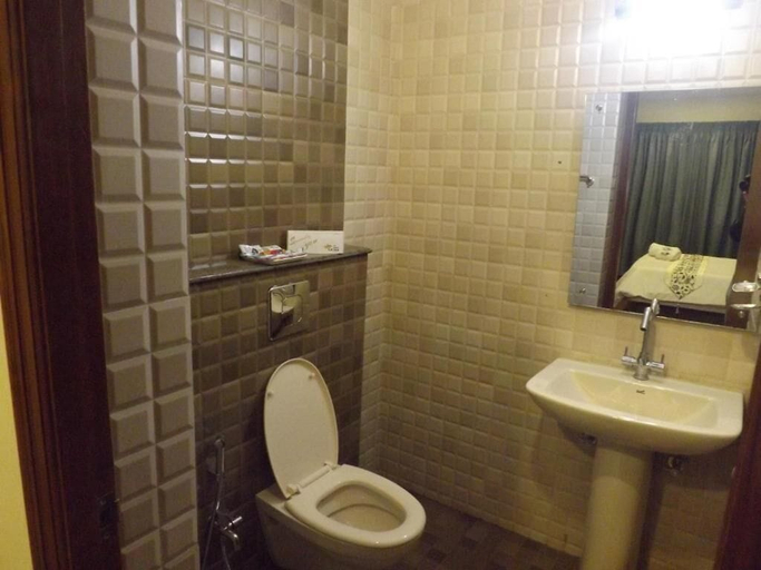 Bathroom 3, The Majestic Crown, The Nilgiris