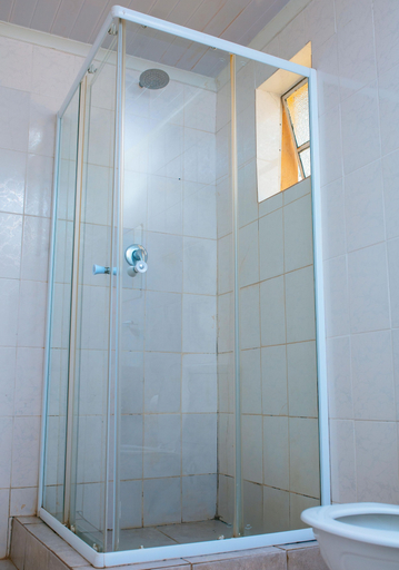 Bathroom 3, Daisy's Guest House, Harare