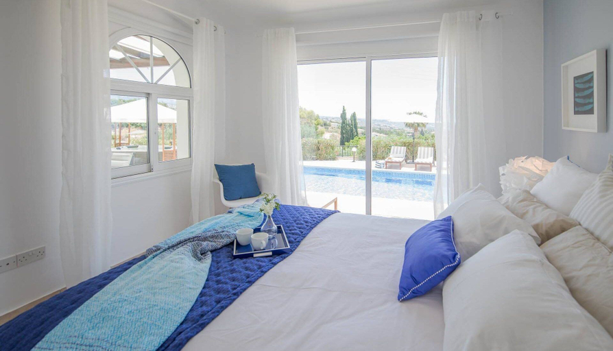Others 5, Villa Luna