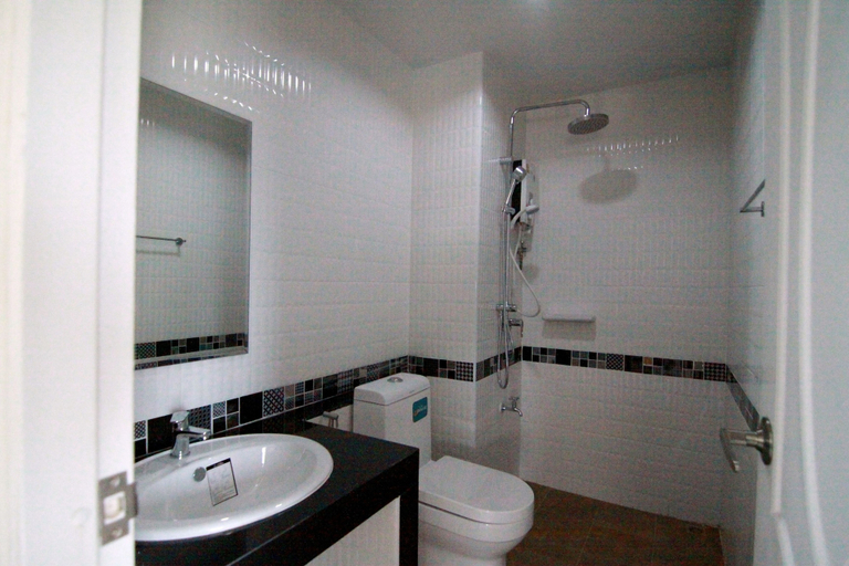 Bathroom 3, TTT Hotel, Hat Yai