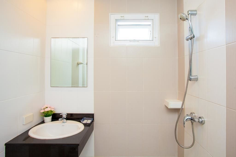 Bathroom 4, Nouveau Guesthouse, Pulau Phuket