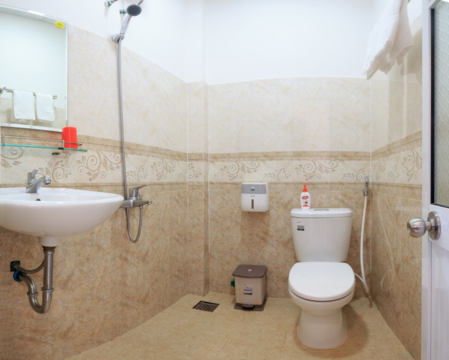 Bathroom 4, Canh Duong Motel, Phú Lộc