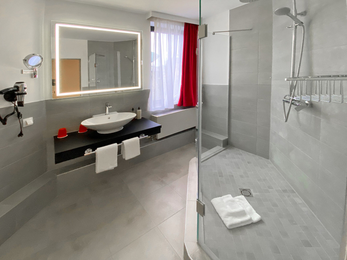 Bathroom 5, DORMERO Hotel Düsseldorf, Mettmann