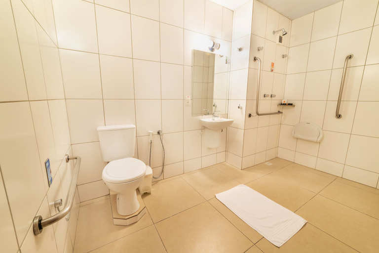 Bathroom 4, Hotel 10 Curitiba, Curitiba