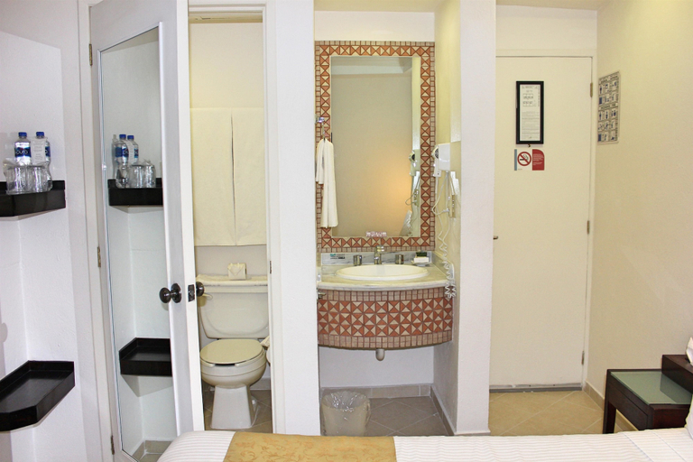 Bathroom 4, Best Western Taxco, Taxco de Alarcón