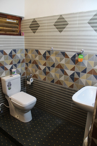 Bathroom 5, Sunset view beach hotel, Pothuvil