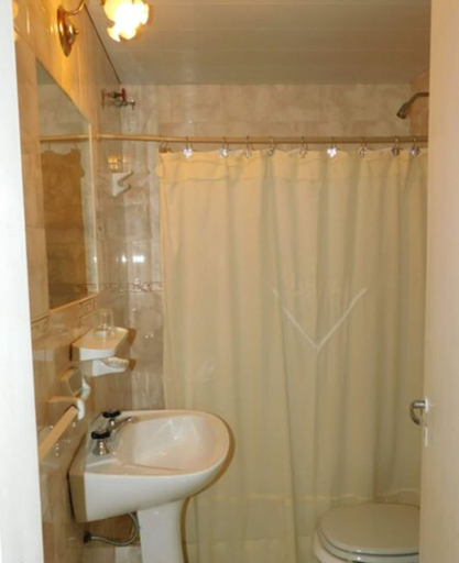 Bathroom, Schilling Patagonia Travellers - Hostel, Lago Argentino